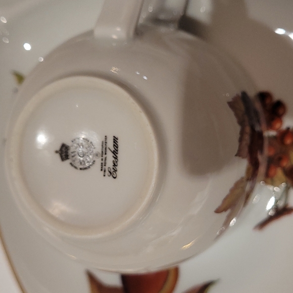 Vintage Royal worcester evesham gold trim teacup and saucer 11"×6 1/4" - Picture 5 of 6